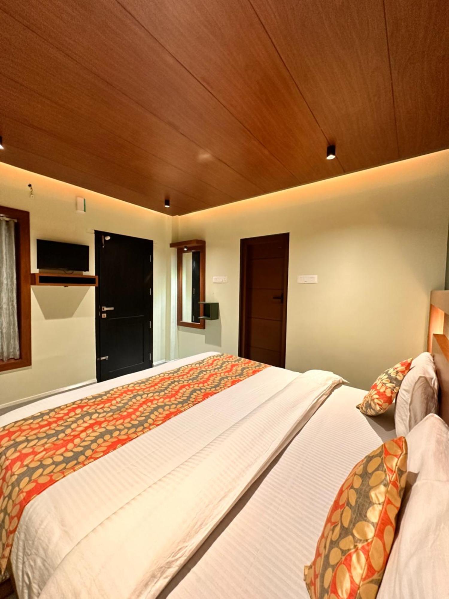 City Palace Hotel Udagamandalam Exterior foto